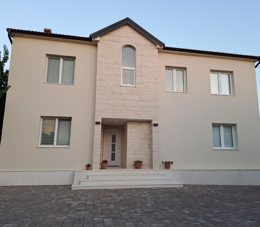 Guesthouse Emma Задар Екстериор снимка